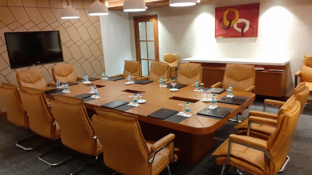 Ramada By Wyndham Jalandhar City Center Exterior foto