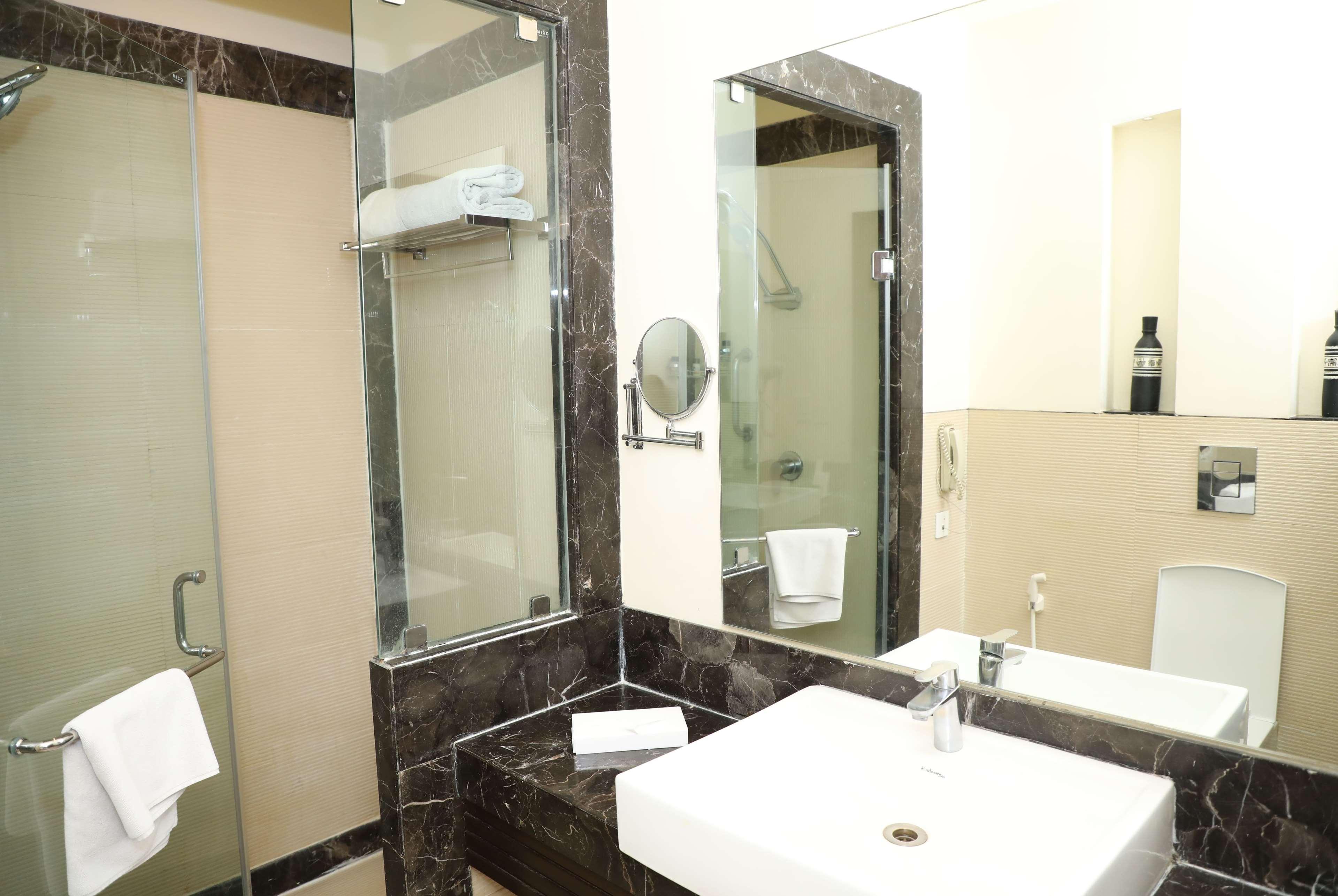 Ramada By Wyndham Jalandhar City Center Exterior foto