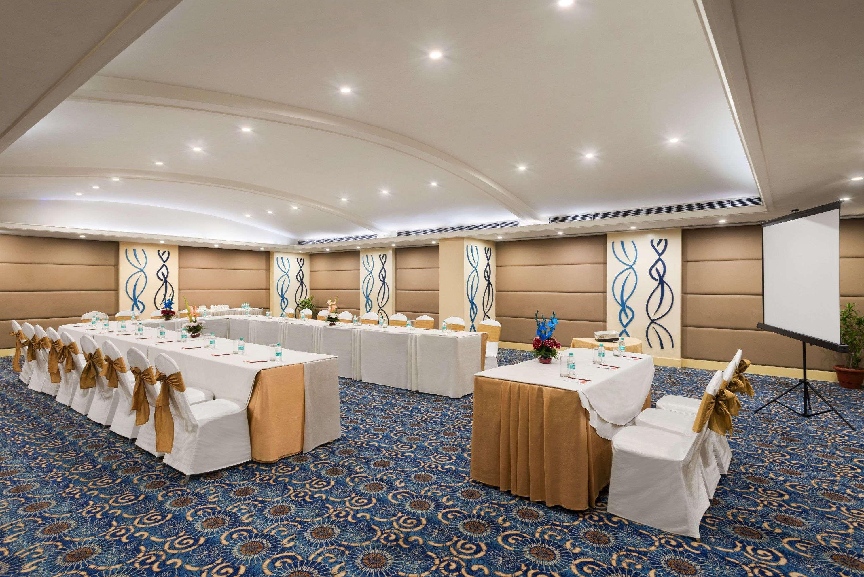 Ramada By Wyndham Jalandhar City Center Exterior foto