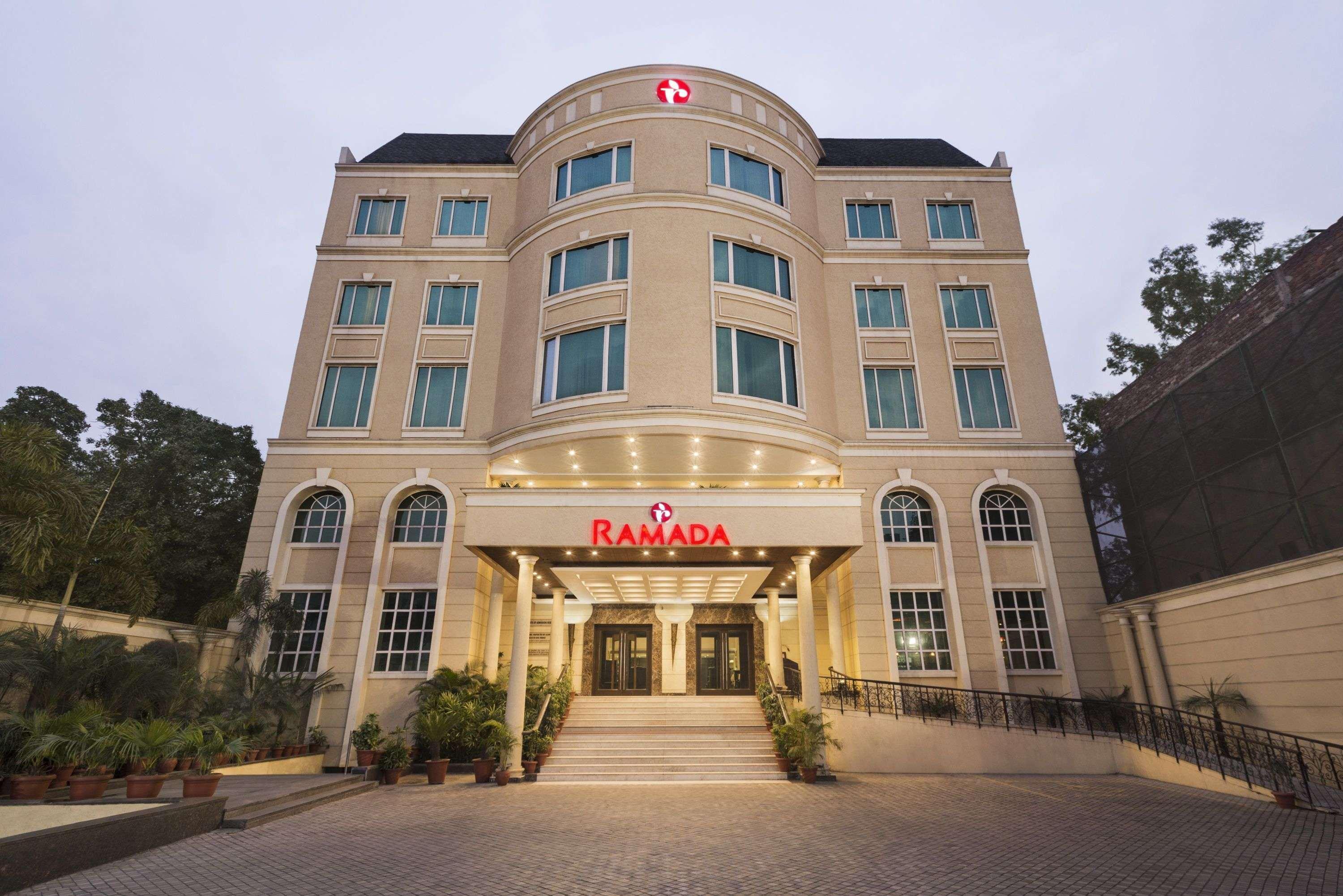 Ramada By Wyndham Jalandhar City Center Exterior foto