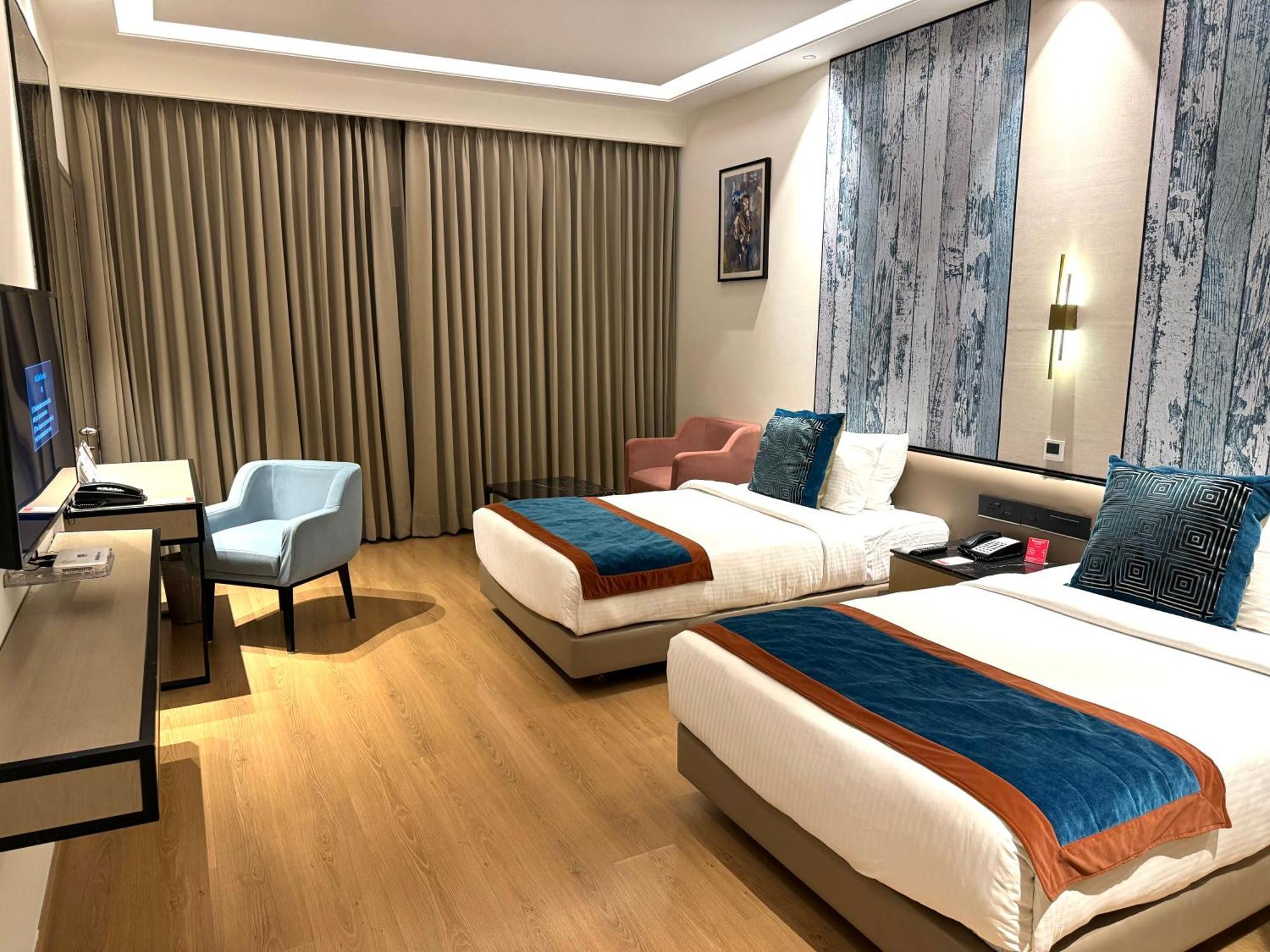 Ramada By Wyndham Jalandhar City Center Exterior foto