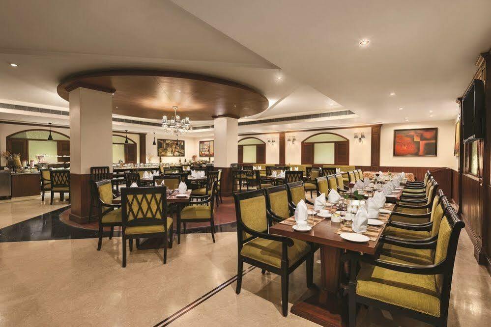 Ramada By Wyndham Jalandhar City Center Exterior foto